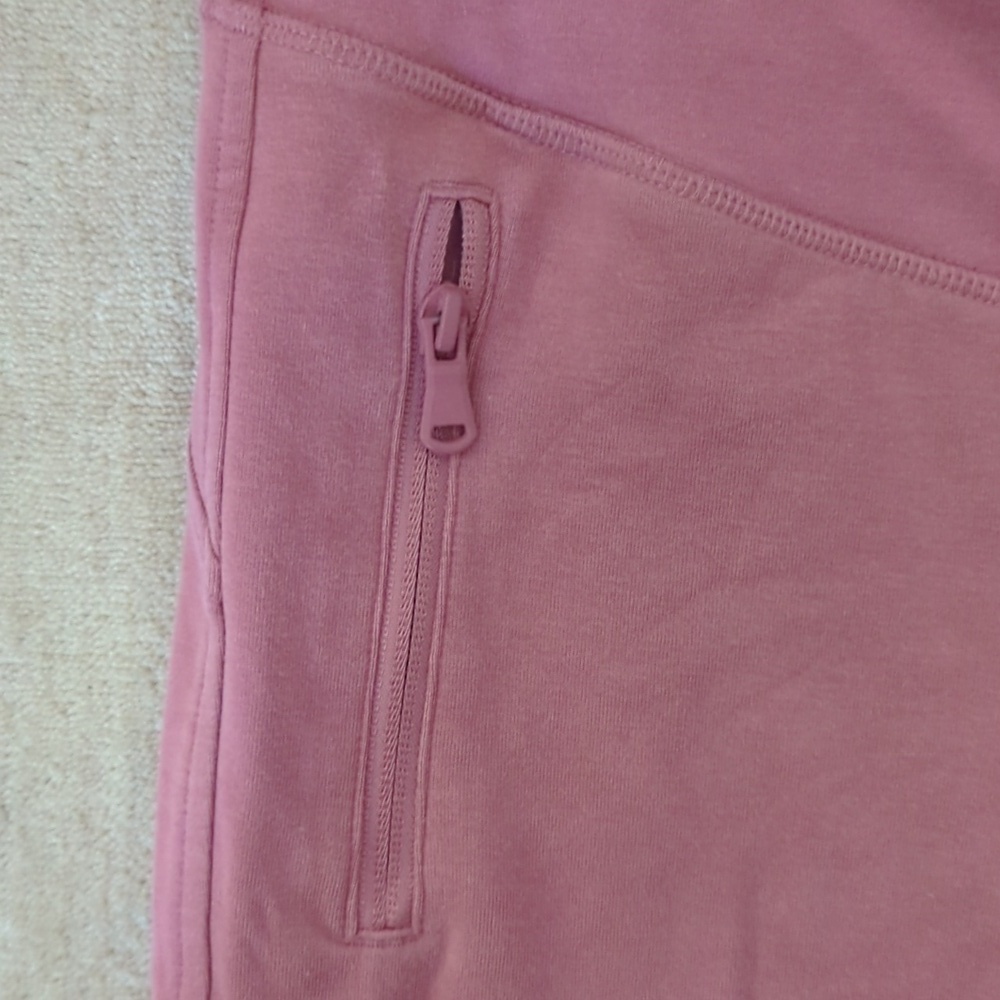 Old Navy XS Maternity Dynamic Fleece Rollover-Waist Joggers - Picture 4 of 6